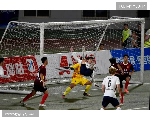 足球明星队员高清照片展示让你领略球场风采与激情瞬间 足球明星队员高清照片展示让你领略球场风采与激情瞬间