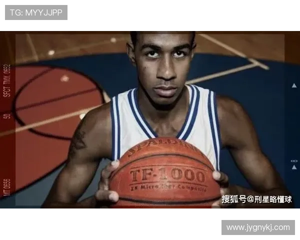 退役秃头足球明星的传奇人生与赛场背后的故事 退役秃头足球明星的传奇人生与赛场背后的故事