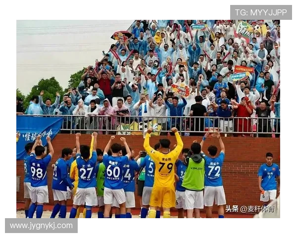 足球巨星意外遭遇篮球致命一击引发体育界震惊与热议 足球巨星意外遭遇篮球致命一击引发体育界震惊与热议