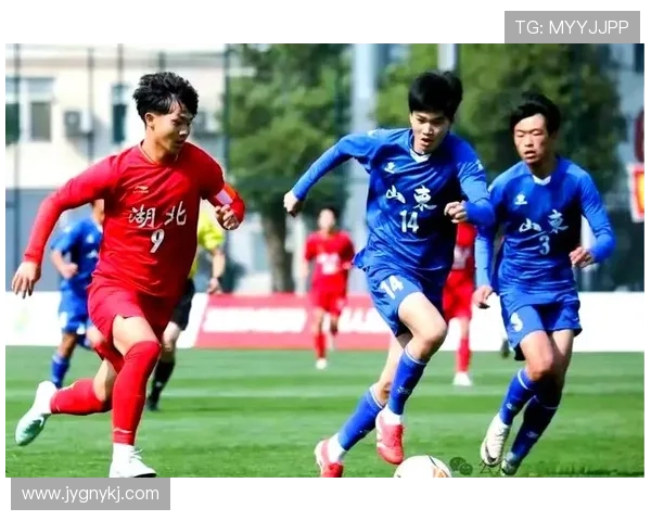 中国足球明星的快乐时光与奋斗历程展现青春活力与团队精神